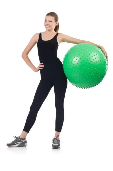 Jovem mulher com bola de exercício no whitee — Fotografia de Stock