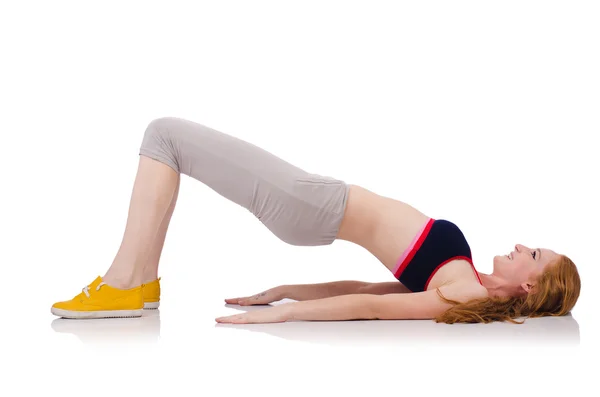 Jeune femme sportive faisant des exercices sur blanc — Photo