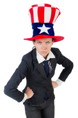 Beyaz üzerinde Amerikan sembolleri olan genç bir kadın.