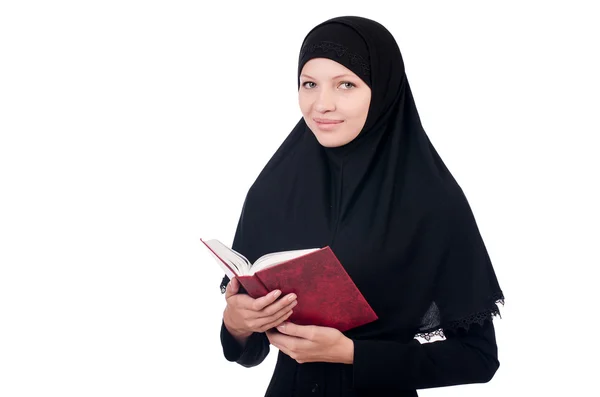 Ung muslimsk kvinnlig student med böcker — Stockfoto