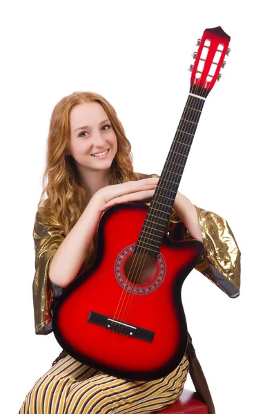 Junges Mädchen mit Gitarre auf weiß — Stockfoto