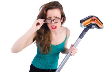 Evde temizlik yapan bir kadın.