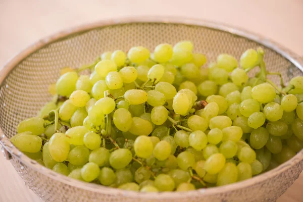 Uvas verdes no conceito de alimentação saudável — Fotografia de Stock