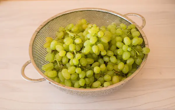 Uvas verdes en concepto de alimentación saludable — Foto de Stock