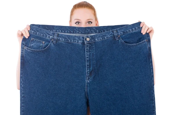 Kvinna med stora jeans i bantningskoncept — Stockfoto