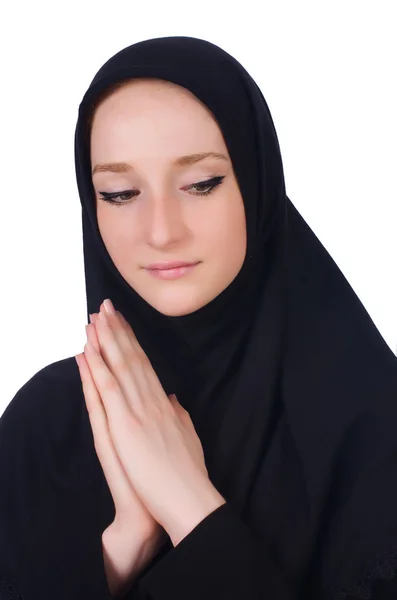 Νεαρή μουσουλμάνα γυναίκα προσεύχεται απομονωμένη στα λευκά — Φωτογραφία Αρχείου