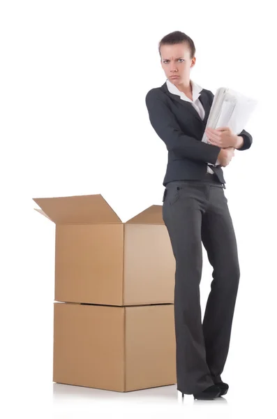 Perempuan pengusaha dengan kotak di atas putih — Stok Foto