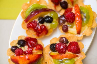 Lezzetli tatlılar tabakta