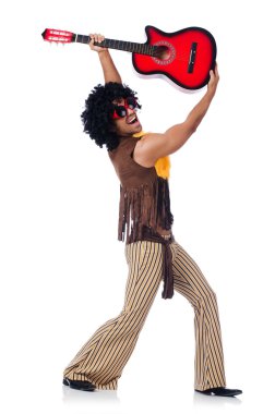 üzerinde beyaz izole erkek gitarist