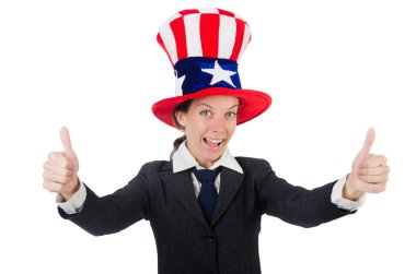 Beyaz üzerinde Amerikan sembolleri olan genç bir kadın.