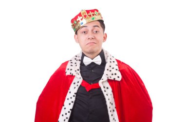 Taçlı bir iş adamı beyazlar içinde.