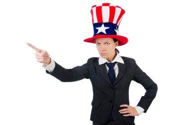 Beyaz üzerinde Amerikan sembolleri olan genç bir kadın.