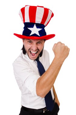 Amerikan bayrağı taşıyan adam beyazların üzerinde izole edilmiş.