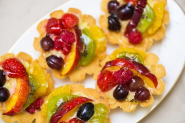 Lezzetli tatlılar tabakta