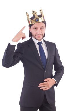 Taçlı bir iş adamı beyazlar içinde.