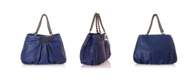 Kadın çantası beyaz arka planda izole edilmiş.