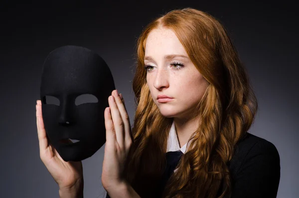 Mujer con máscara en concepto de hipocresía — Foto de Stock