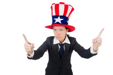 Beyaz üzerinde Amerikan sembolleri olan genç bir kadın.