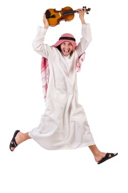 Arap adam violing beyaz üzerinde oynama