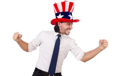 Amerikan bayrağı taşıyan adam beyazların üzerinde izole edilmiş.