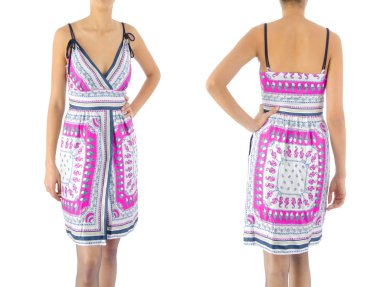 Beyaz kadın kıyafetleri ile moda konsepti
