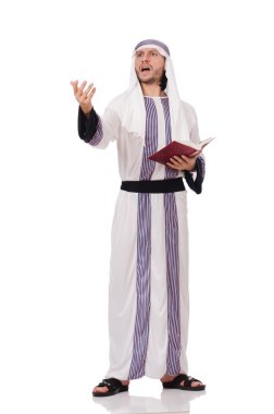 Arap adam ile üzerine beyaz izole kitap