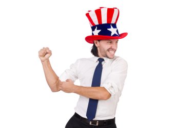 Amerikan bayrağı taşıyan adam beyazların üzerinde izole edilmiş.