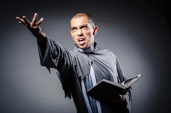 Jovem sacerdote isolado no branco — Fotografia de Stock