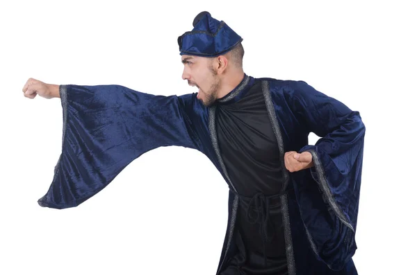 Старый мастер боевых искусств в синем кимоно на белом — стоковое фото