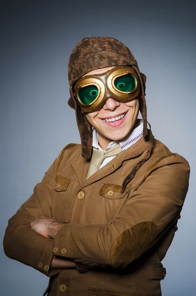 Grappige piloot met bril en helm — Stockfoto