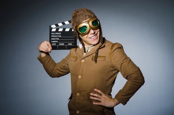 Pilote drôle avec lunettes et casque — Photo