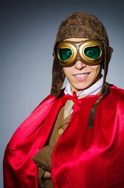 Piloto engraçado com óculos e capacete — Fotografia de Stock