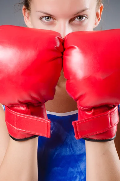 Žena boxer v uniformě se symboly USA — Stock fotografie