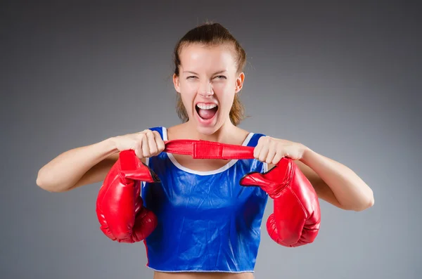 Boxeador de mujer en uniforme con símbolos de EE.UU. — Foto de Stock