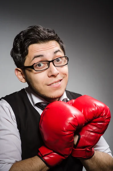 Hombre de negocios con guantes de boxeo —  Fotos de Stock