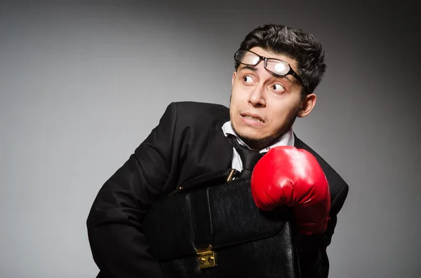 Homem de negócios com luvas de boxe — Fotografia de Stock