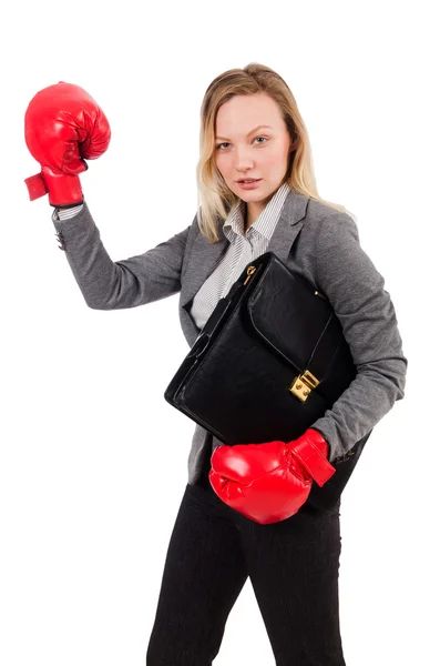 Kvinna affärskvinna med boxhandskar — Stockfoto