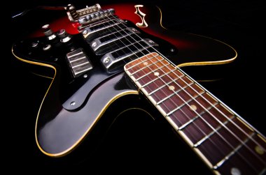 Müzik gitarını kapat