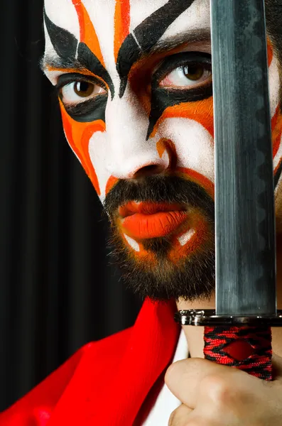 Hombre con espada y mascarilla — Foto de Stock