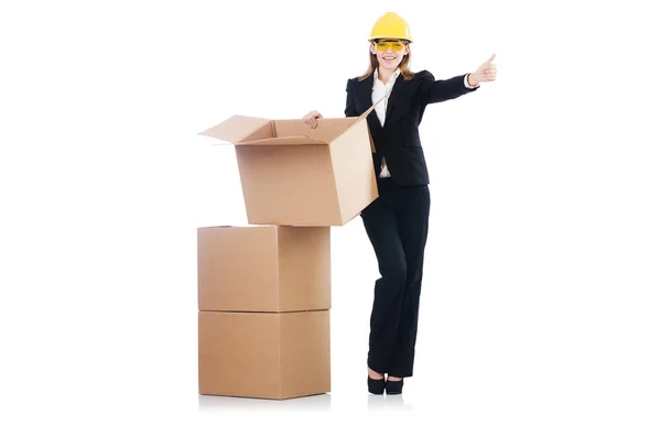 Женщина строитель с коробками — стоковое фото