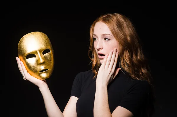 Vrouw met masker — Stockfoto