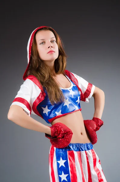 Mulher boxer em uniforme — Fotografia de Stock