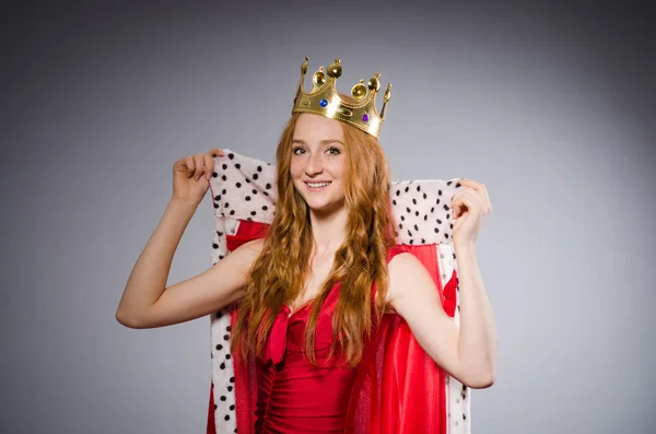 Reina en vestido rojo — Foto de Stock