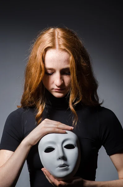 Frau mit Maske — Stockfoto