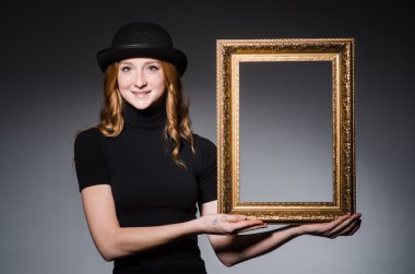 Kızıl saçlı resim çerçevesi ile