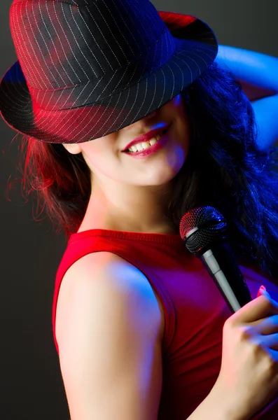 Female performer at disco — Stock Photo, Image