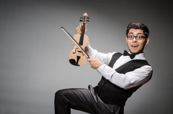 Funny violin player — Stock Photo, Image