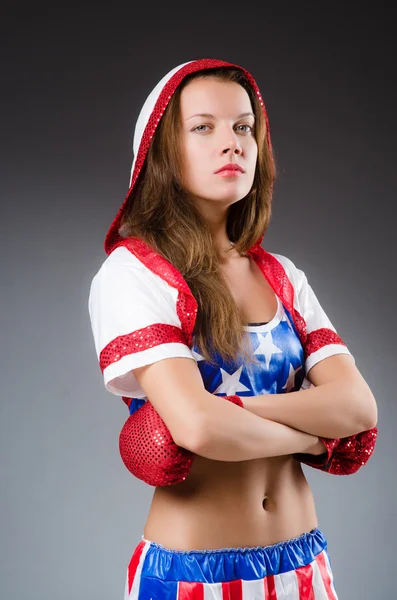 Vrouw bokser in uniform — Stockfoto