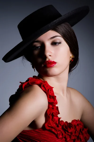 Menina atraente em vestido vermelho — Fotografia de Stock