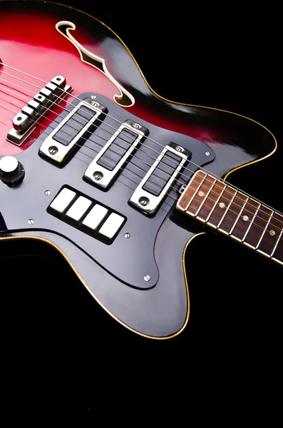 Крупный план музыкальной гитары — стоковое фото